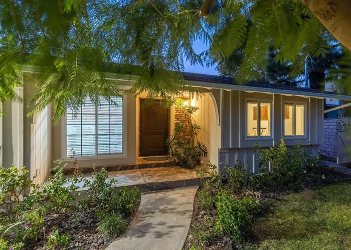 Spacious Home With Garden & Pool