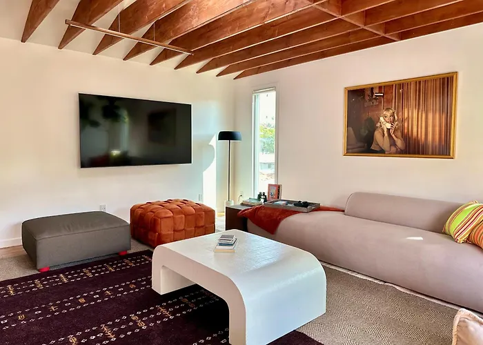 Spacious Resort Getaway @ Echo Park Ranch - Luxury Indoor/ Outdoor Home Steps From Sunset Blvd, Echo Park Lake, Dodgers Stadium