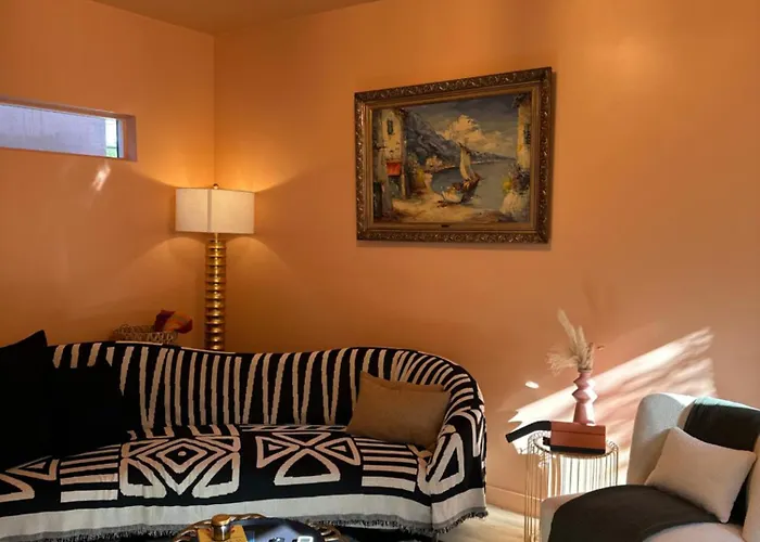 Modern, Remodeled Echo Park House-Walk To Sunset Blvd, Dodgers Stadium, Shops, Bars, Restaurants, Lake, Concerts