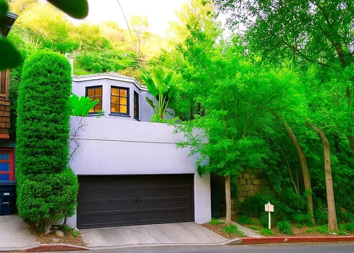 Enchanting Hollywood Hills Oasis With Tree-Top Views, Serene Outdoor Living Room, Zen Garden, Free Attached Garage, Sleeps 6, In La'S Most Desirable, Central, Serene Canyon Neighborhood, And Only 2 Minutes To Hollywood Boulevard