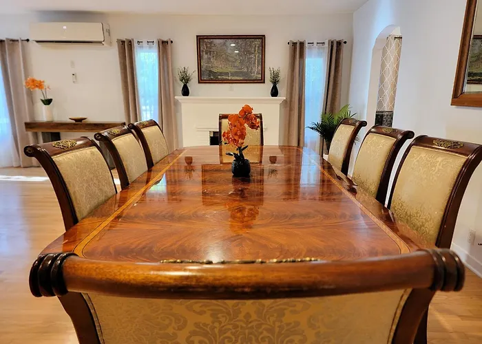 Private And Large 2 Bedroom House With Pool Table, Backyard And Office Near Attractions
