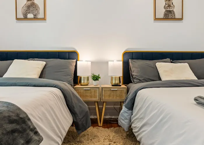 Los Angeles Charming Big House, King Bed, Parking, Ev