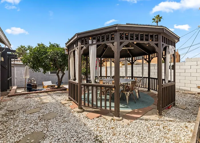 Los Angeles Charming Big House, King Bed, Parking, Ev
