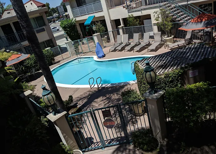 Cheap hotels Tarzana Inn