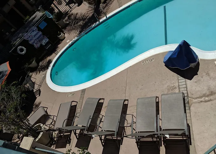 Cheap hotels Tarzana Inn