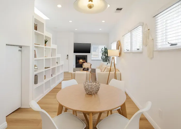 Exclusive 2Bd 3Ba With Balcony