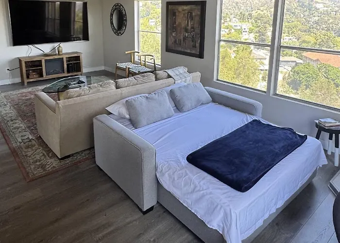 Hollywood Hideaway